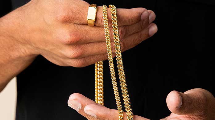 New In: Stephen Oliver 18K Gold Jewellery Choose Stephen Oliver to accessorise all your spring outfits with gold-plated band rings, chains and more luxury pieces.