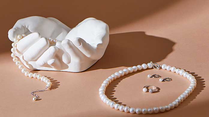 The Best Of Pearls Discover the best of our pearl jewellery selection, ideal as a gift for yourself or someone special.