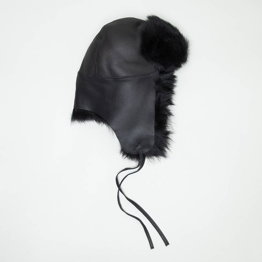 black cashmere beret, Ugg shorty black leather gloves with