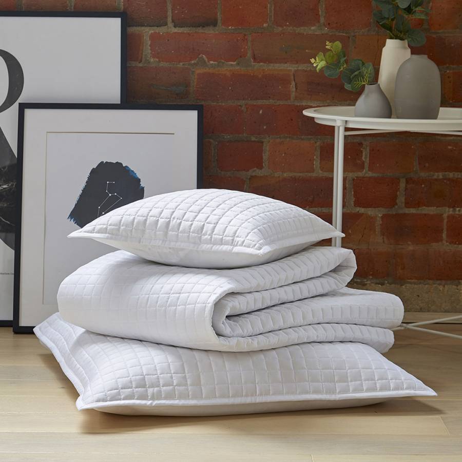 Metropolitan Throw 260x240 White - BrandAlley