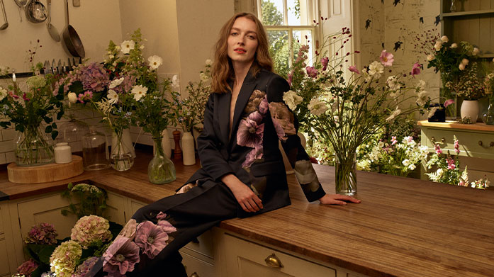 Ted Baker Women's Clearance Shop office, events and everyday wardrobe favourites from heritage label, Ted Baker. Our exclusive clearance offers up to 70% off floral tops, mini dresses, wrap blazers and more.