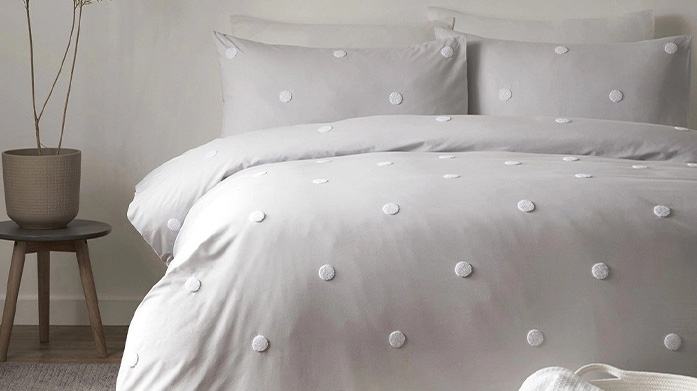 The Best of Bedroom Clearance Welcome to The Best of Bedroom Clearance, filled with premium cotton pillowcases, patterned cushions, fleece throws and duvet cover sets.