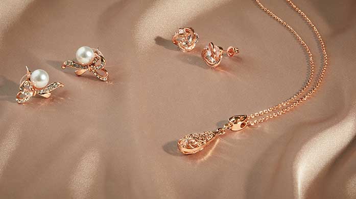 Sparkle In Swarovski Crystal Elements Explore the need-to-know jewellery trends from Ma Petite Amie. Each piece is beautifully crafted with Swarovski Crystal Elements.