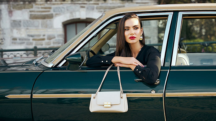 Trending Handbag Styles By Vince Camuto Discover the must-have bags of the season from Vince Camuto. Chic, stylish, and versatile—these bags are the perfect finishing touch to any outfit.