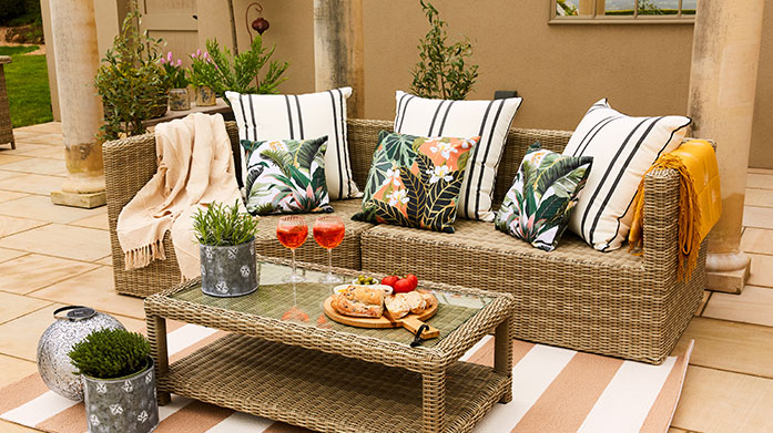 Outdoor Accessories: Cushions, Rugs & Solar Lighting