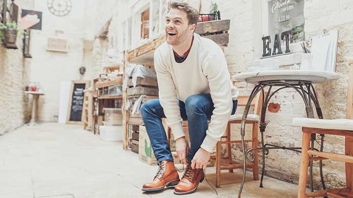 Brand Debut: Cotswold! Men's Footwear Take a step for mankind with a pair of top-quality footwear from Cotswold. There's waterproof boots, walking shoes, snow boots and casual shoes for all adventures.
