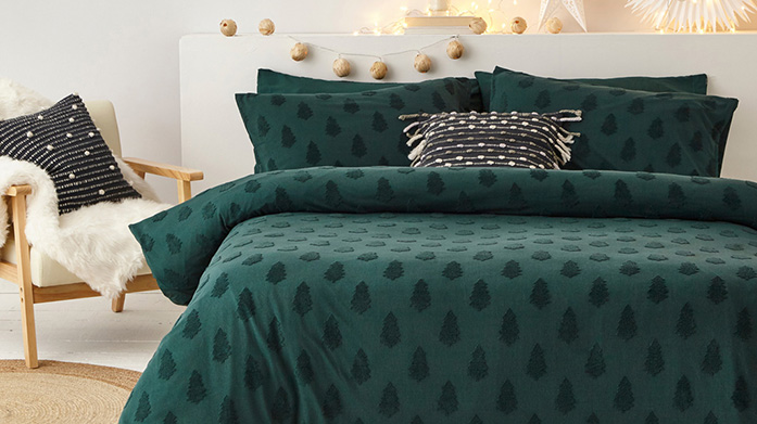 Christmas Bedding Bring a touch of festive sparkle and plenty of comfort to your bedroom with our Christmas bedding edit. You’ll find a range of fun designs crafted with luxury fabrics.